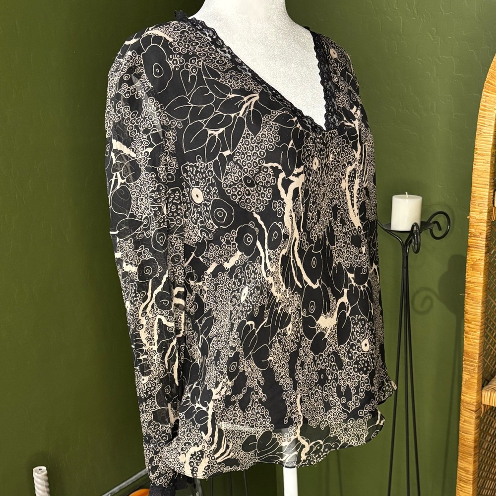 Ice Black Cream Lace Trim V Neck Whimsical Pattern Nineties Long Sleeve Top - Picture 3 of 5